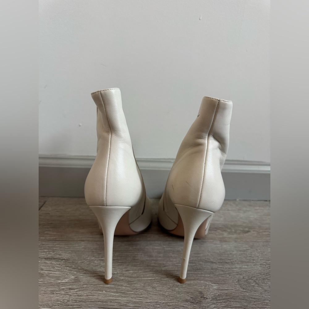 Authentic Gianvito Rossi White Genuine Leather Ankle High Heel Point Toe Boots - Picture 4 of 10